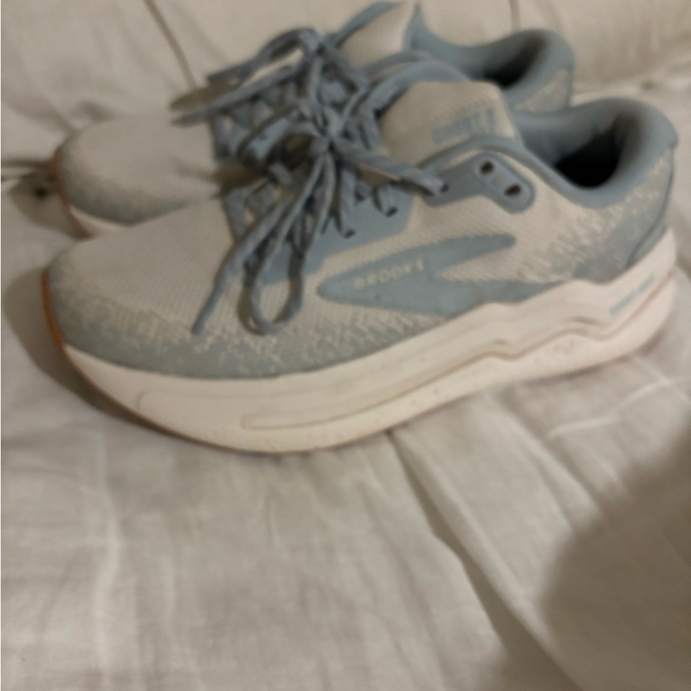 Brooks Women’s Light Blue Sneakers